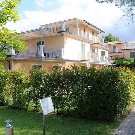 Apartment In Marina Di Massa - Toskana 24103 Eksteriør billede