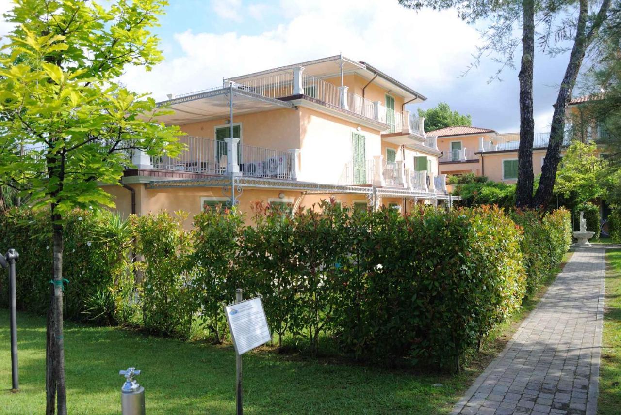 Apartment In Marina Di Massa - Toskana 24103 Eksteriør billede