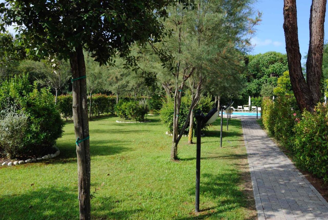 Apartment In Marina Di Massa - Toskana 24103 Eksteriør billede