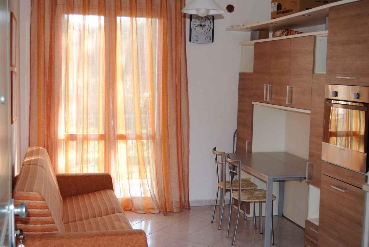 Apartment In Marina Di Massa - Toskana 24103 Eksteriør billede